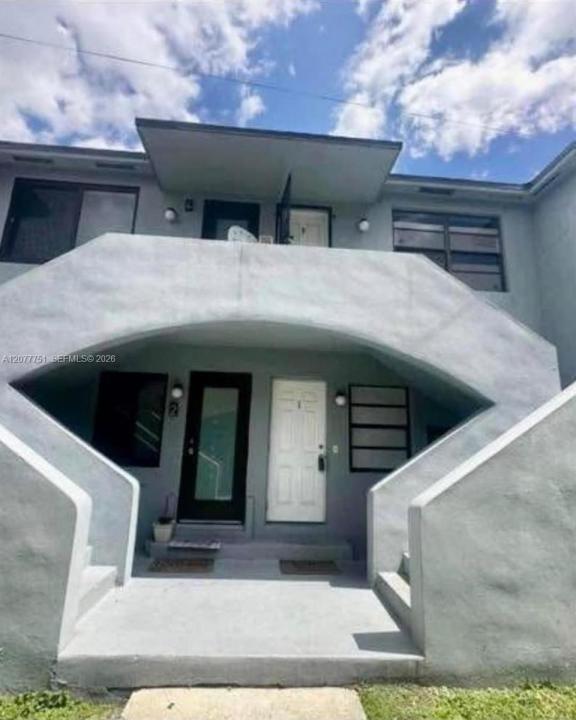 2361 SW 27th St 1, Miami, Florida 33133, USA