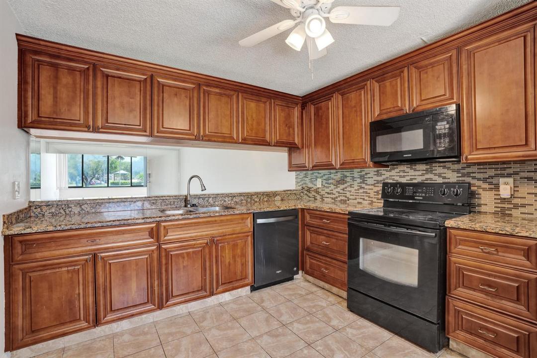 8030 Hampton Boulevard 106, North Lauderdale, Florida 33068, Stati Uniti