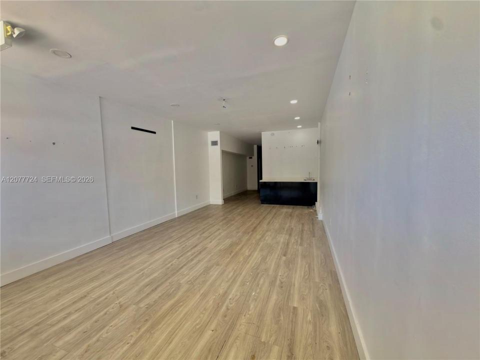 5323 SW 8th ST, Coral Gables, Florida 33134, USA