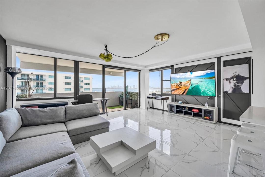 7545 E Treasure Dr 9A, North Bay Village, Floride 33141, États-Unis