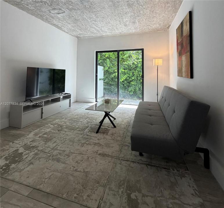 190 NW 69th St 3, Miami, Florida 33150, USA