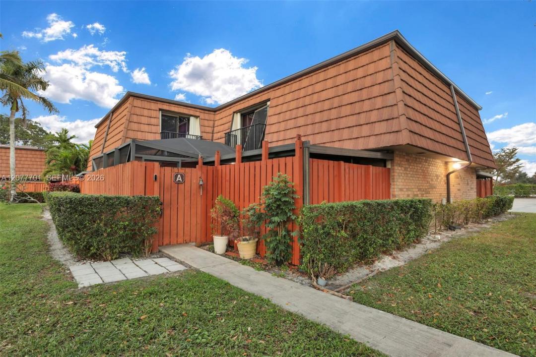 9139 SW 23rd St A, Davie, Florida 33324, USA