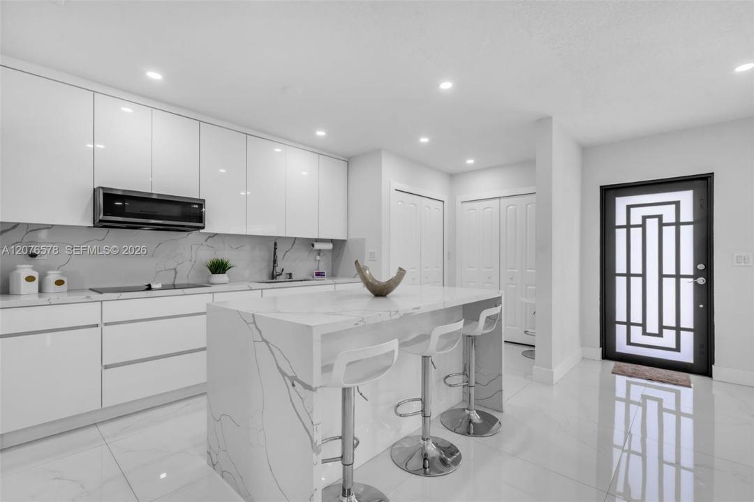 1270 W 64th Ter, Hialeah, Floryda 33012, USA