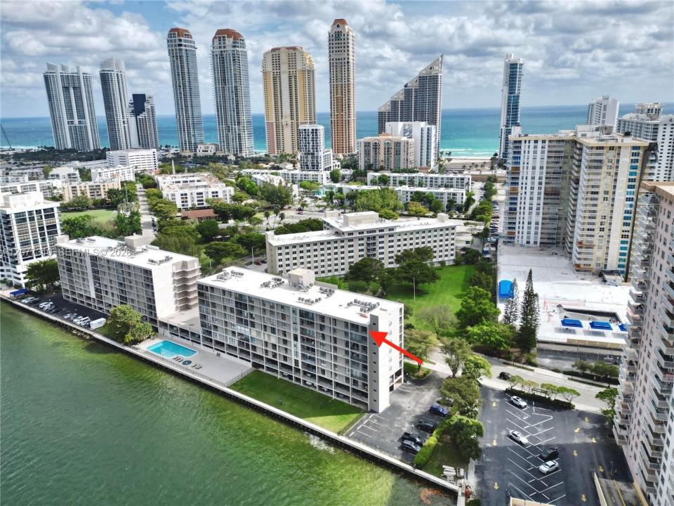 17500 N Bay Rd S907, Sunny Isles Beach, Floride 33160, États-Unis