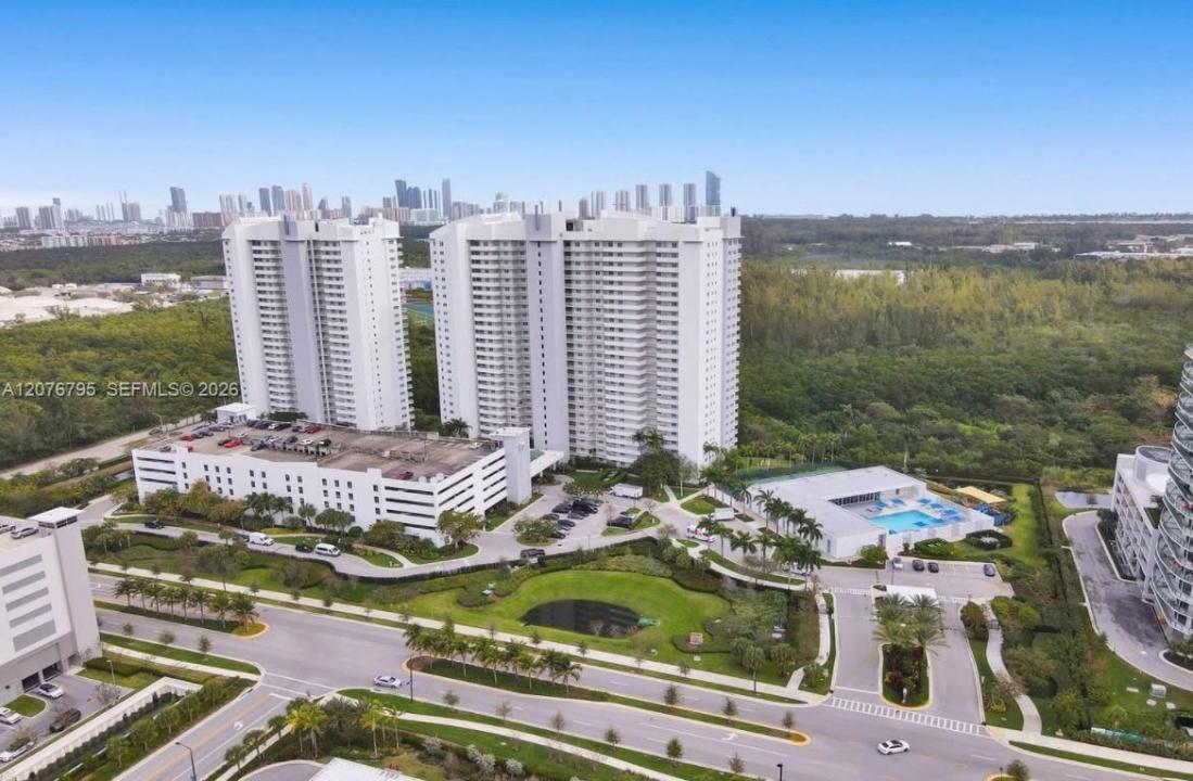 15051 Royal Oaks Ln 2403, North Miami, Floride 33181, États-Unis