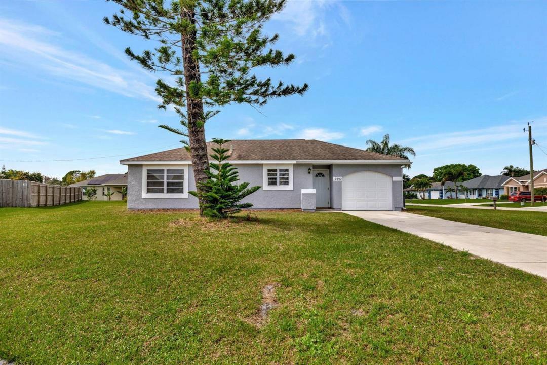 2502 SE CALADIUM Court, Port St. Lucie, Floride 34952, États-Unis
