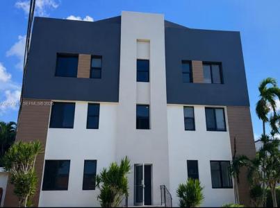 2961 SW 5th St 14, Miami, Floryda 33135, USA