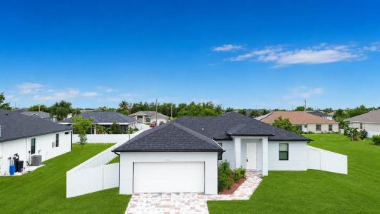 2458 NW 9th Terrace, Cape Coral, Florida 33993, USA