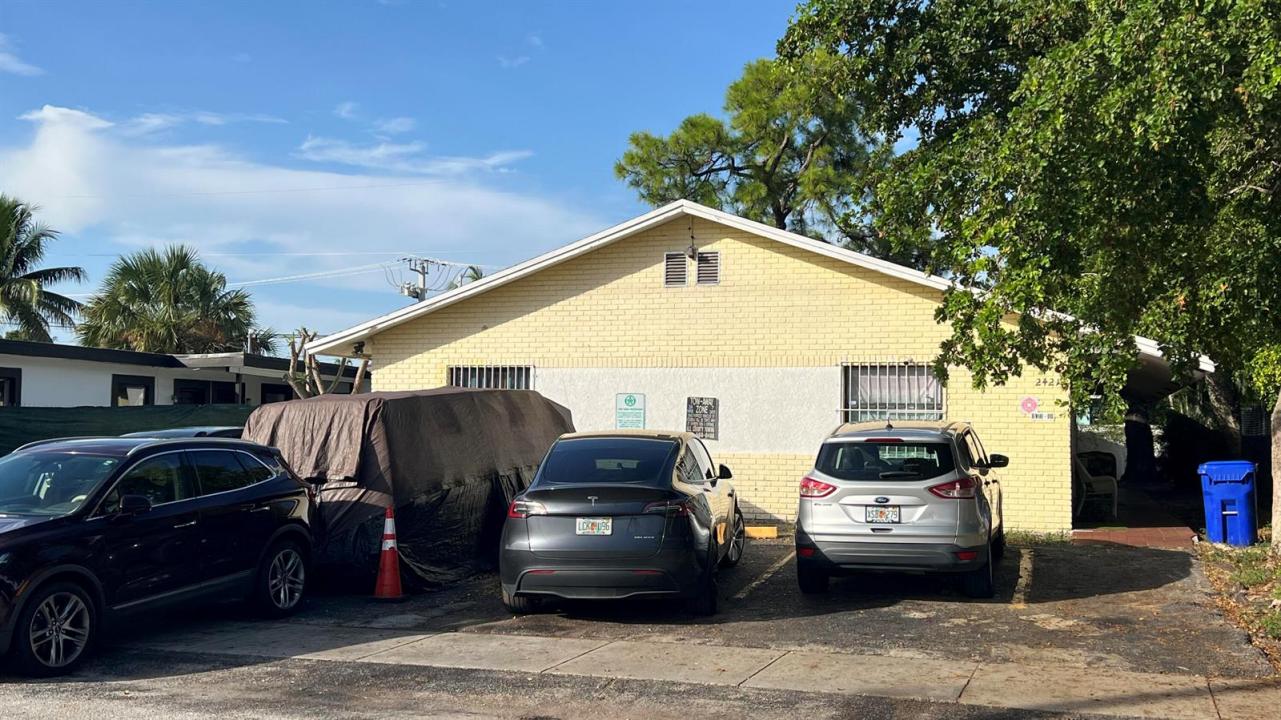2421 NW 8th Place Unit 2, Fort Lauderdale, Floride 33311, États-Unis