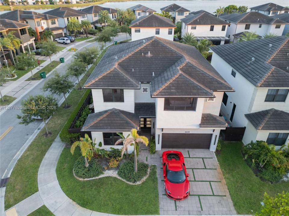 8824 NW 161st Ter, Miami Lakes, Floride 33018, États-Unis