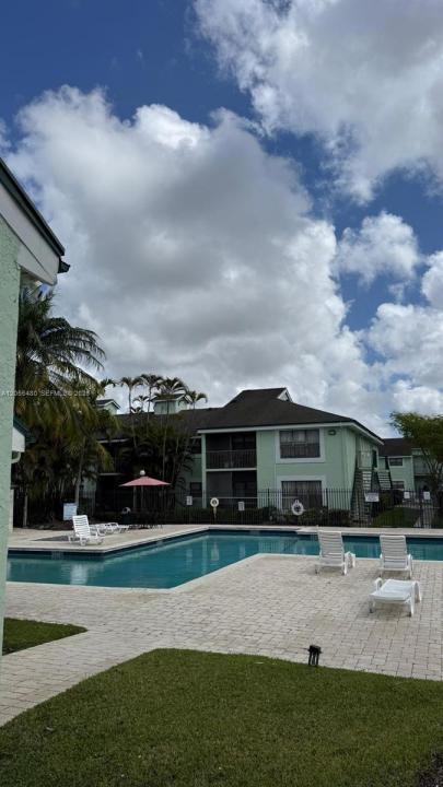 4098 N Pine Island Rd 100, Sunrise, Floride 33351, États-Unis