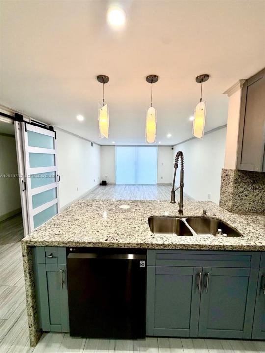 4000 NE 170th St 207, North Miami Beach, Florida 33160, Stati Uniti