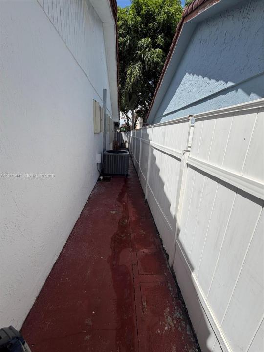 2121 W 54th St, Hialeah, Floryda 33016, USA