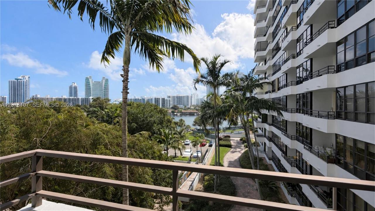 500 Three Islands Blvd 201, Hallandale Beach, Floryda 33009, USA