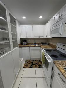 17530 NW 68th Ave C1005, Hialeah, Florida 33015, USA
