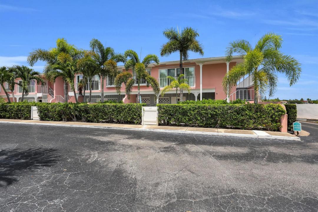 475 Tequesta Drive 16, Tequesta, Florida 33469, USA