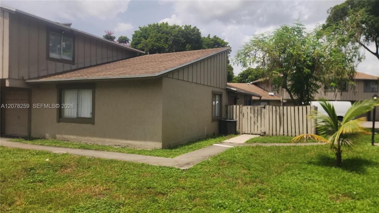 2138 NW 57th Ave 13-C, Lauderhill, Florida 33313, Stati Uniti