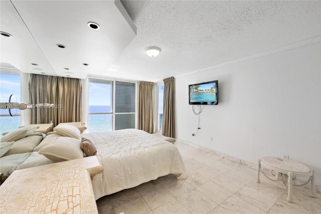 16711 Collins Ave 907, Sunny Isles Beach, Florida 33160, Stati Uniti