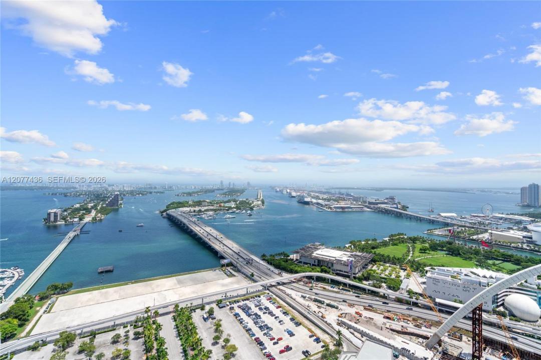 1400 Biscayne Blvd 4203, Miami, Floryda 33132, USA