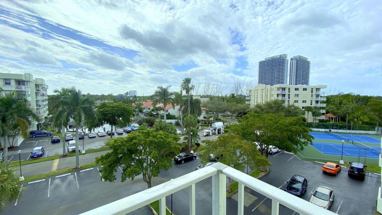 16546 NE 26 Avenue 5J, North Miami Beach, Floride 33160, États-Unis