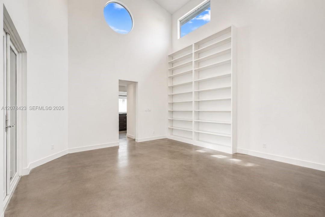 937 NE 171st St, Miami, Florida 33162, USA