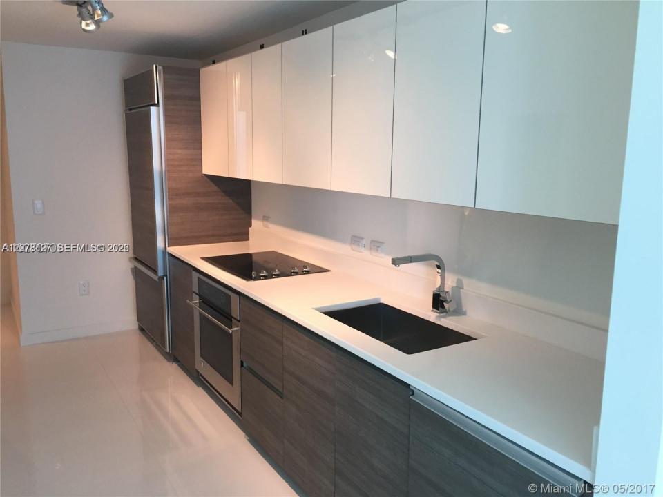 1100 S Miami Ave 3105, Miami, Florida 33130, USA