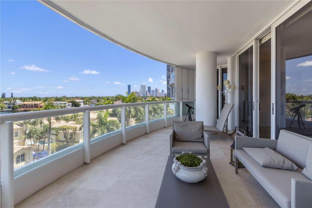 21050 Point Pl 604, Aventura, Florida 33180, USA
