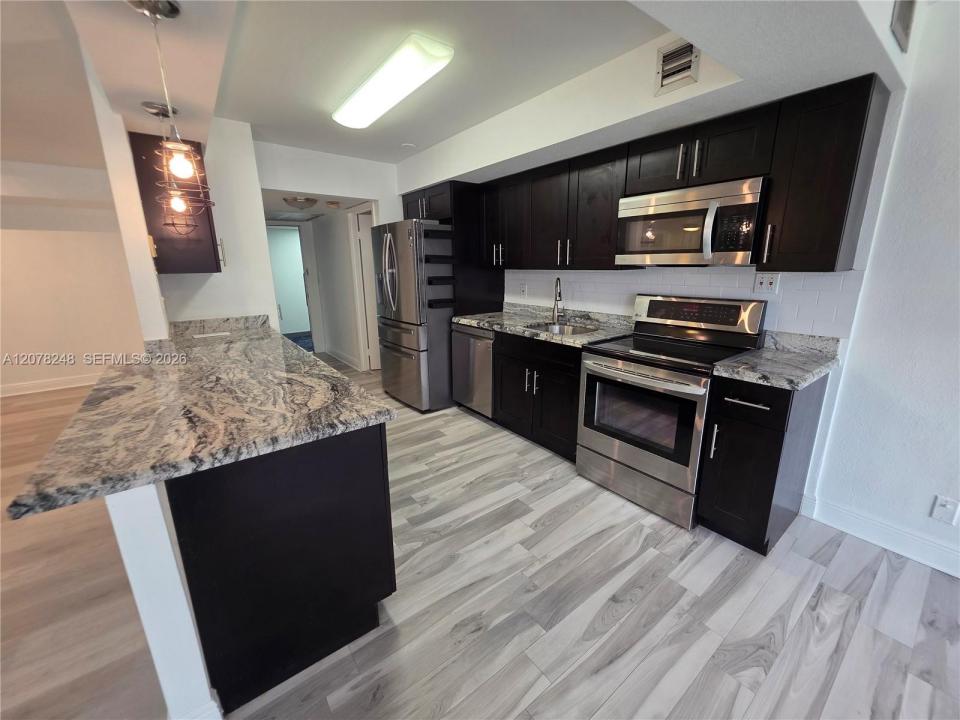 701 Three Islands Blvd 110, Hallandale Beach, Florida 33009, Stati Uniti