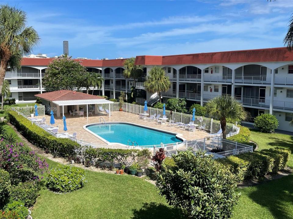581 Blue Heron Dr 212-B, Hallandale Beach, Florida 33009, Stati Uniti
