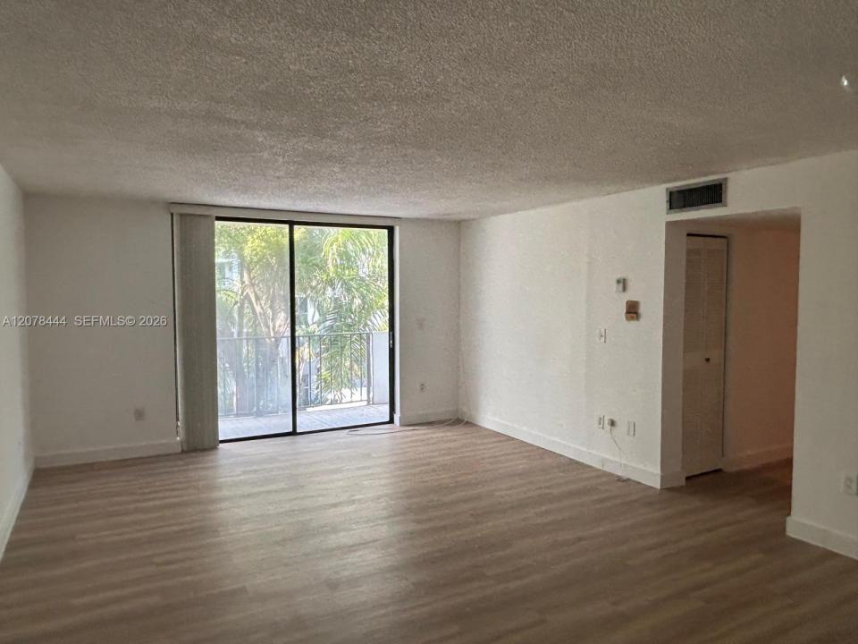 1673 Bay Rd 405, Miami Beach, Florida 33139, USA