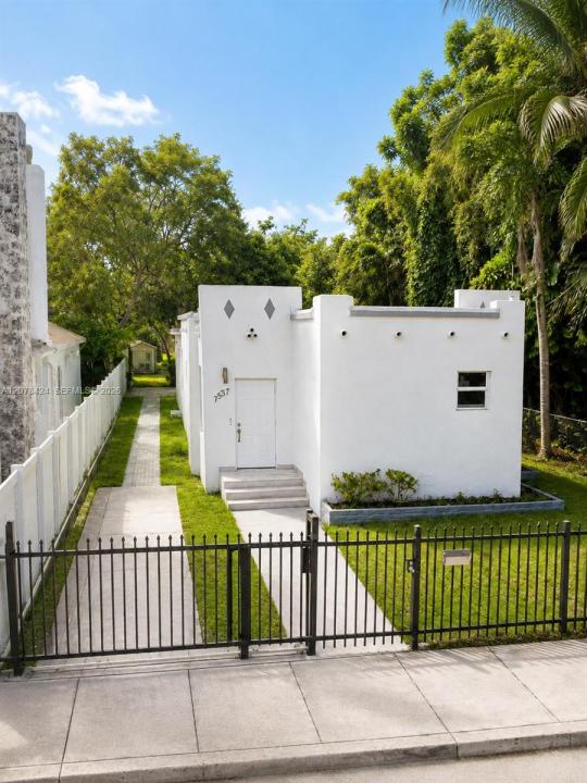 7537 NW 3rd Ave, Miami, Floride 33150, États-Unis