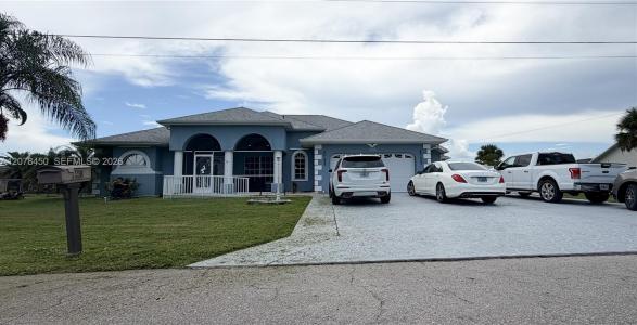 405 MC KINLEY, Lehigh Acres, 佛羅里達州 33972, 美國