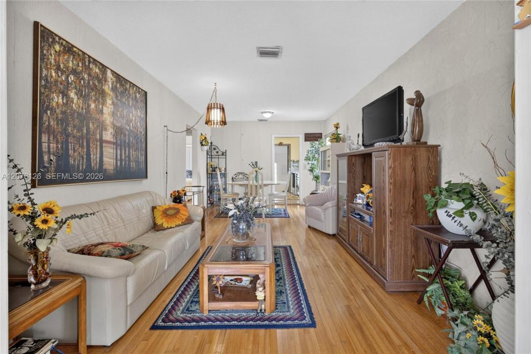 4940 SW 5th Ter, Miami, Florida 33134, USA