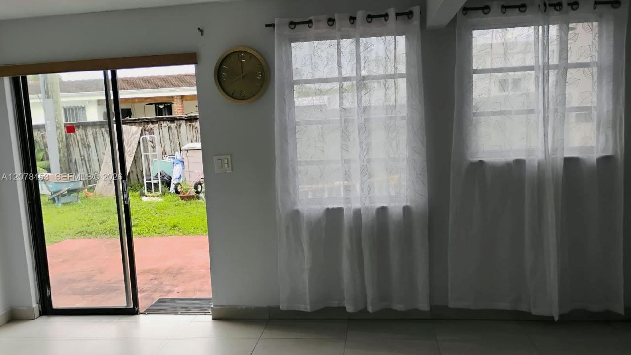 2421 SW 93rd Ct 1, Miami, Floryda 33165, USA