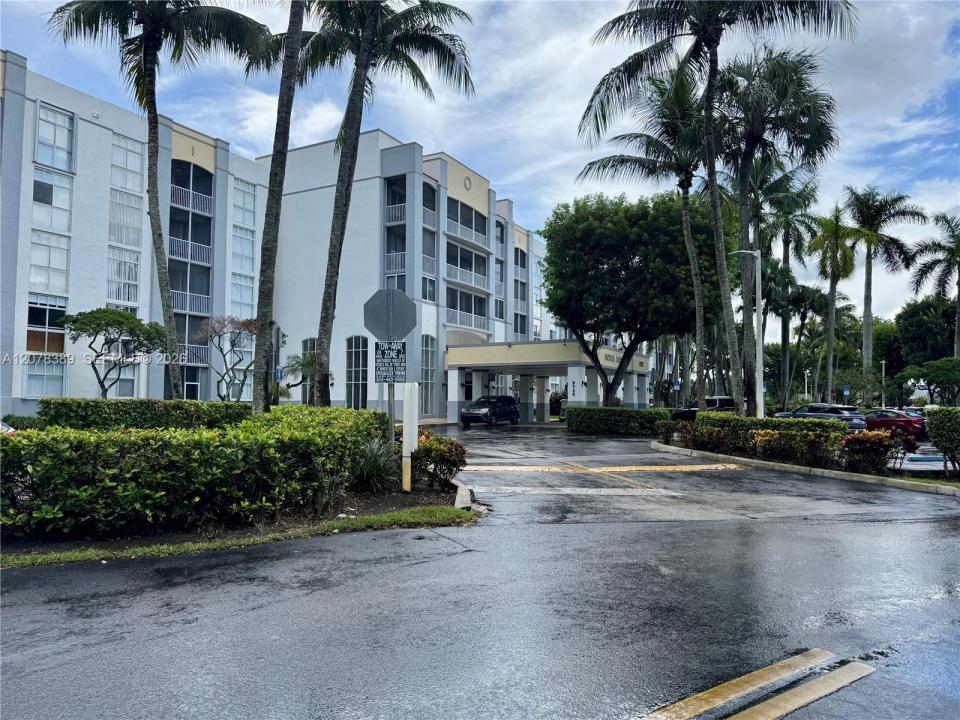 9725 NW 52nd St 109, Doral, Florida 33178, USA