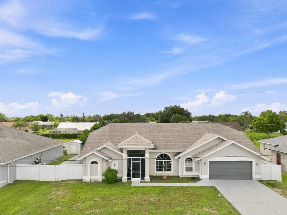 680 MANHATTAN E Street, Lehigh Acres, Floride 33974, États-Unis