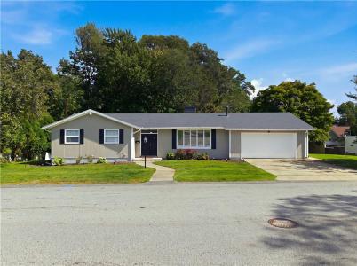 27 West River Parkway, North Providence, Rhode Island 02904, USA