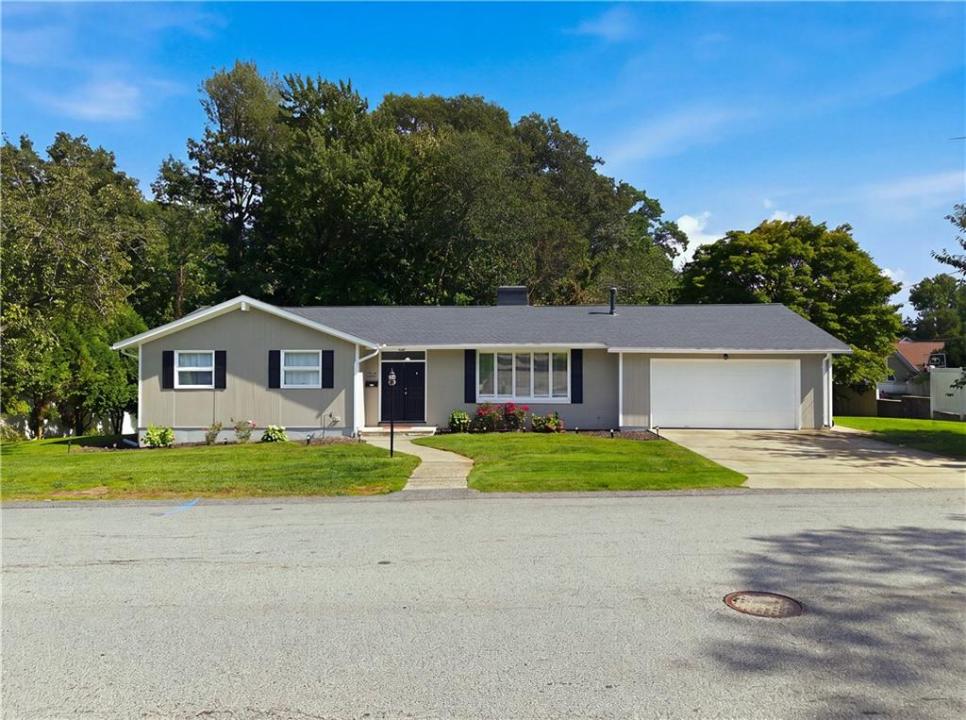27 West River Parkway, North Providence, Rhode Island 02904, Stati Uniti