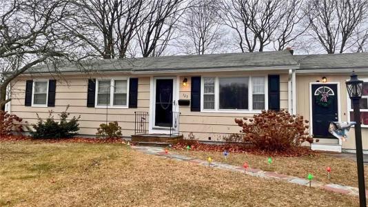 123 Moccasin Drive, Warwick, Rhode Island 02889, USA