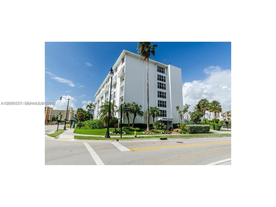 17800 Atlantic Blvd 203, Sunny Isles Beach, Florida 33160, USA