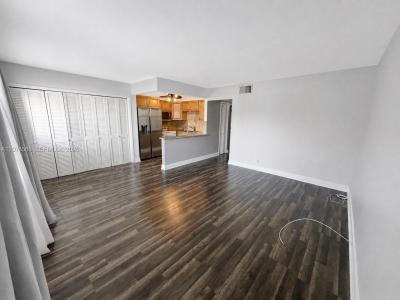 4050 NE 12th Ter 11-1, Oakland Park, Florida 33334, USA