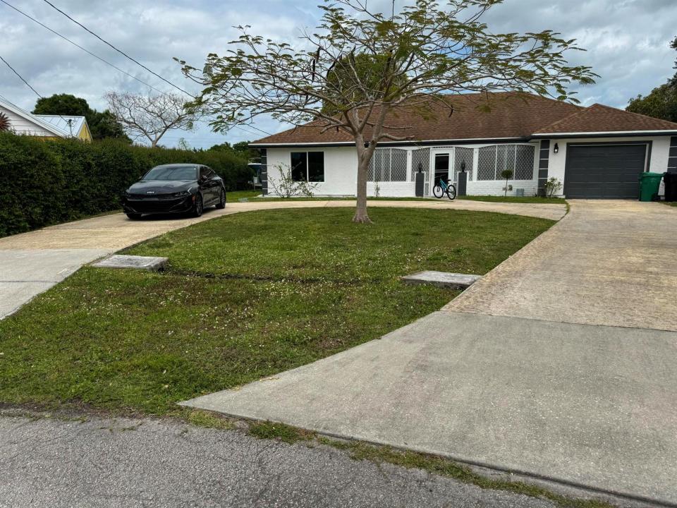 1691 SE Goucho Avenue, Port St. Lucie, Florida 34952, USA