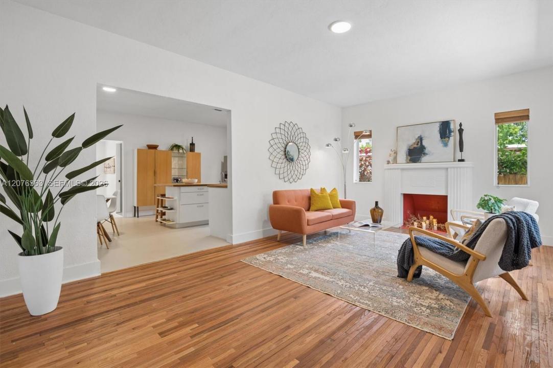 8230 NE 1st Pl, Miami, Florida 33138, USA