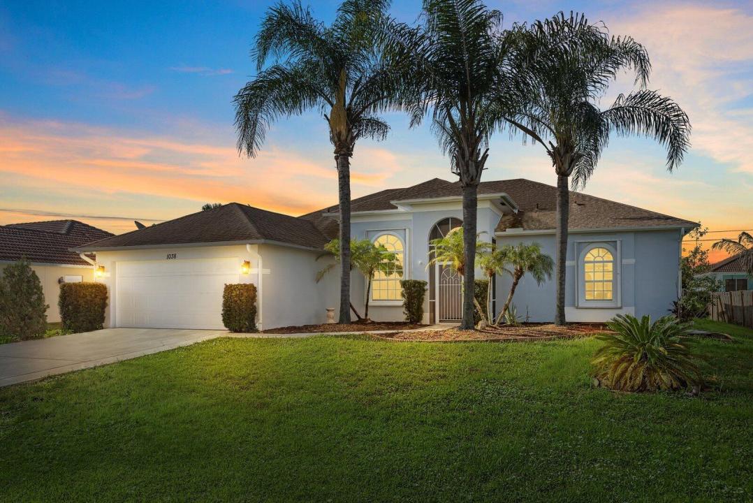 1038 SW Fisherman Avenue, Port St. Lucie, Floryda 34953, USA