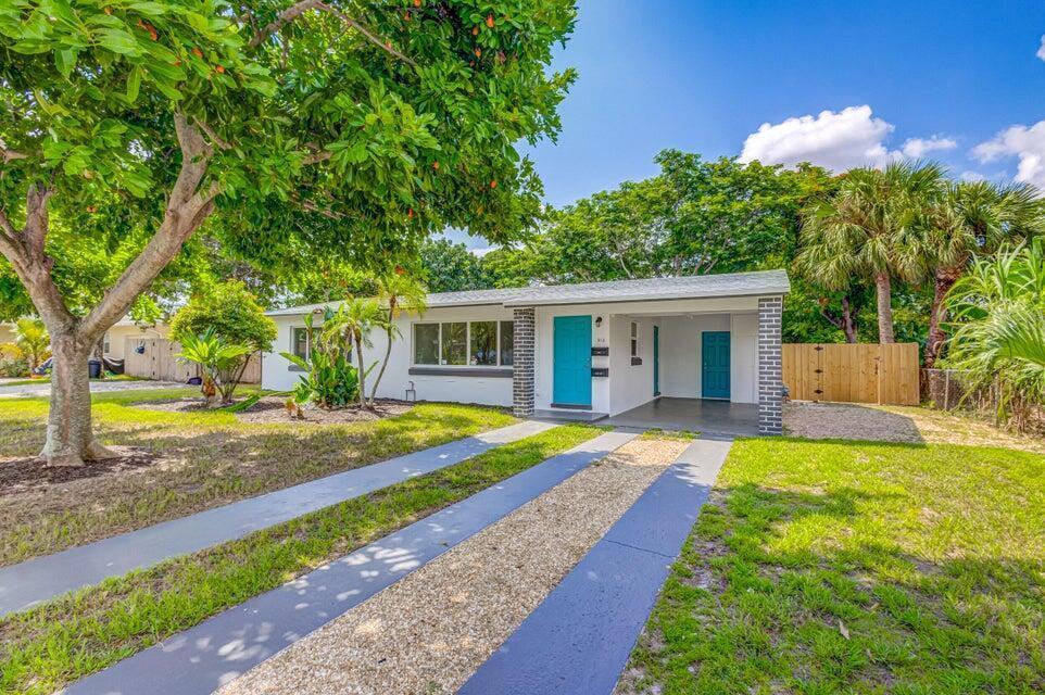512 BAYBERRY Drive, Lake Park, Florida 33403, USA