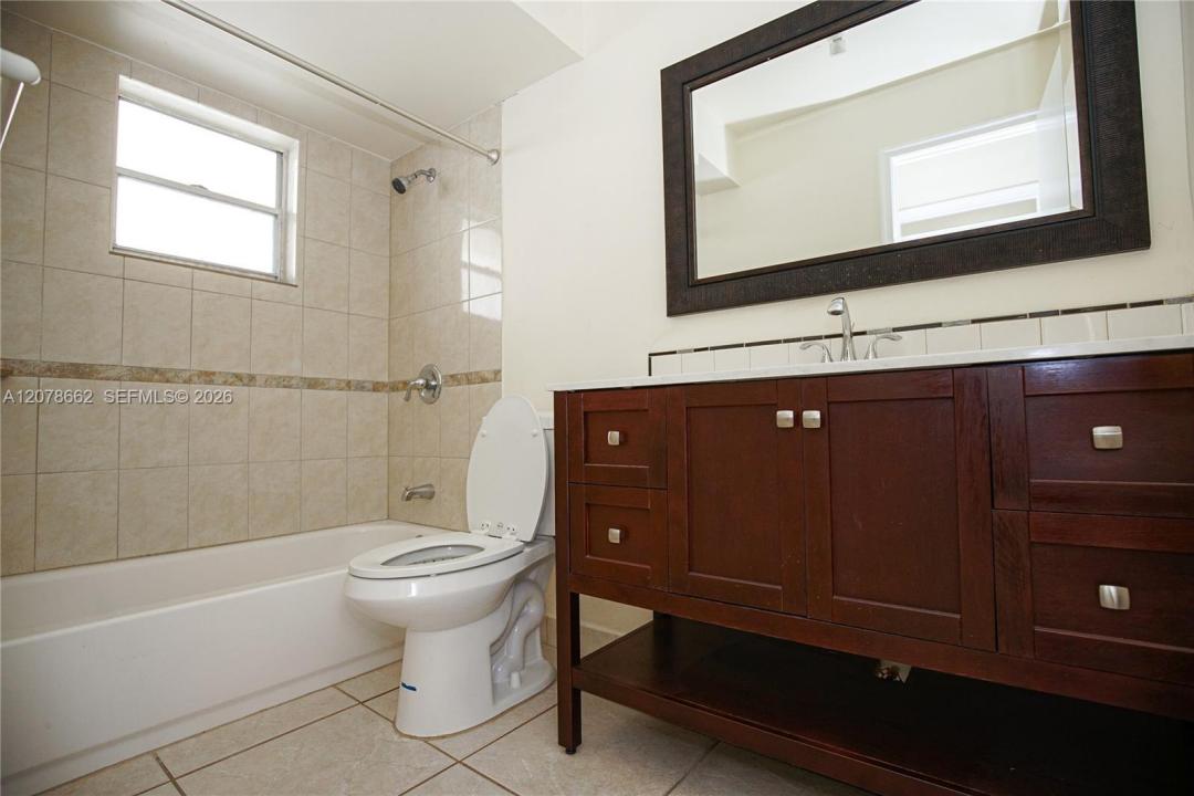 232 NE 12th Ave 103, Hallandale Beach, Florida 33009, Stati Uniti