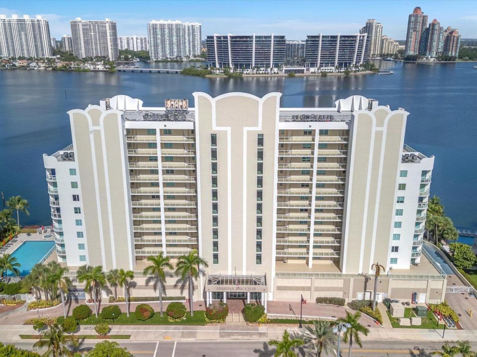 18100 N Bay Road 707, Sunny Isles Beach, Floride 33160, États-Unis