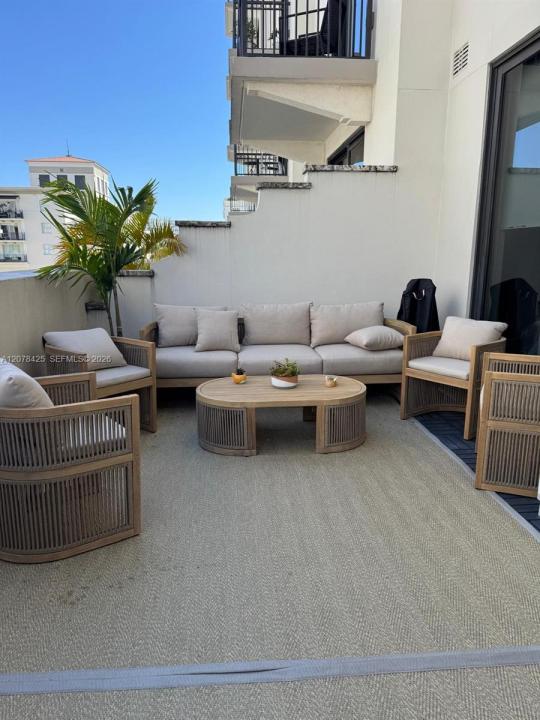 301 Altara Ave 403, Coral Gables, Florida 33146, USA