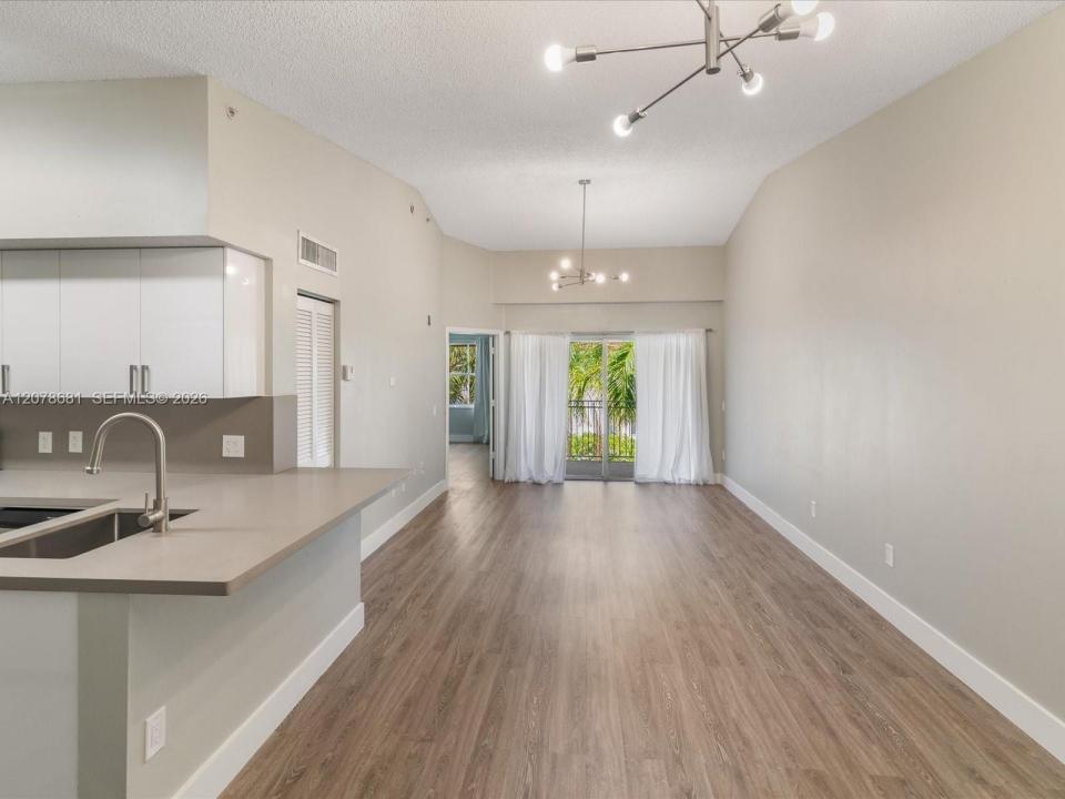 155 NW 96th Ter 2-303, Pembroke Pines, Floride 33024, États-Unis