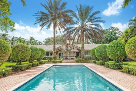 7345 SW 152nd St, Palmetto Bay, Florida 33157, USA